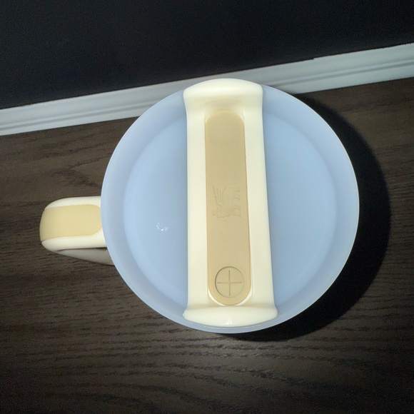 Stanley Chanel Cream and Gold Travel Mug 40oz - Picture 3 of 4